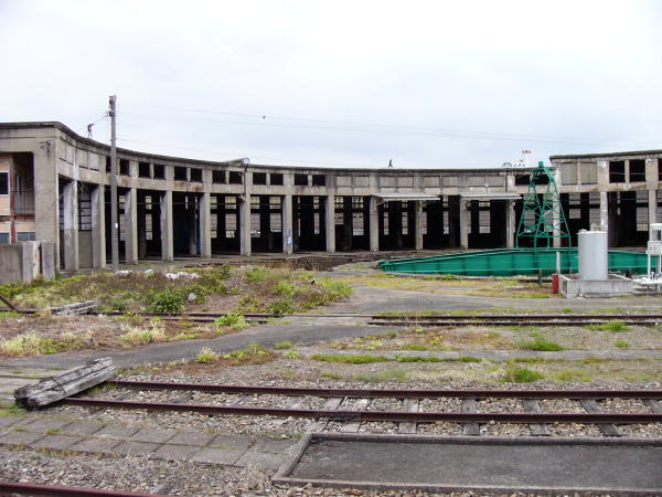 津山機関区の扇形車庫　内側